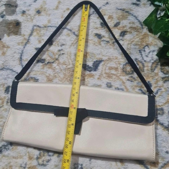 Banana Republic cream coquette clutch/wallet - Picture 7 of 7